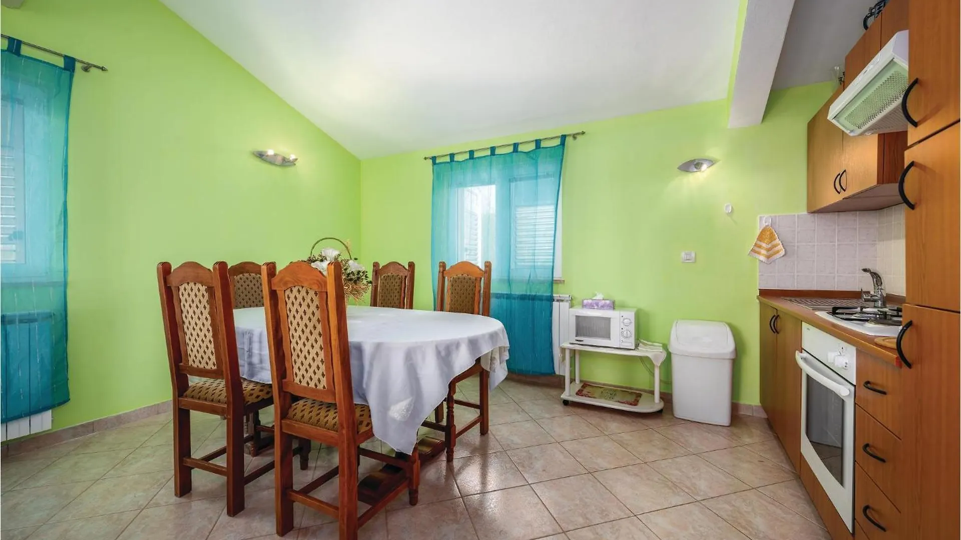 2 Bedroom Amazing Apartment In Sv,Lovrec Jakici